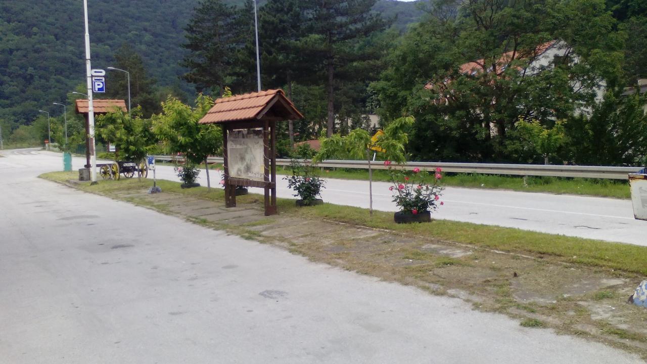 Sobe Za Izdavanje Blef Ovcar Banja Exterior photo